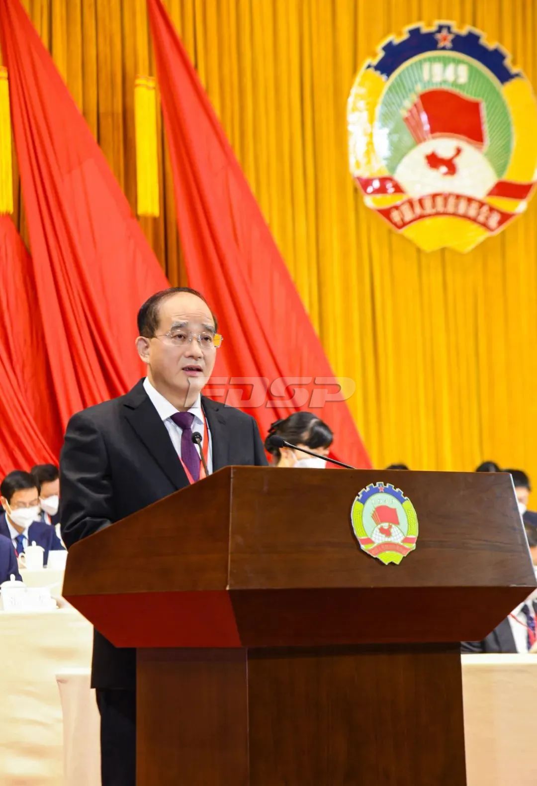 溧陽市政協(xié)十六屆二次會議勝利召開，良友股份董事長出席并獲兩項殊榮(圖3)