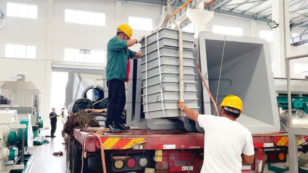 良友股份承建飼料工程項目設(shè)備發(fā)往山東，助力產(chǎn)業(yè)新征程(圖1)